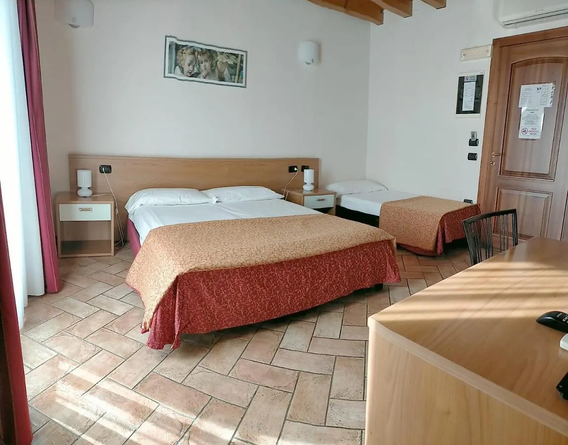 וליג'יו סול מיניציו Hotel Agli Ulivi 3*, וליג'יו סול מיניציו איטליה