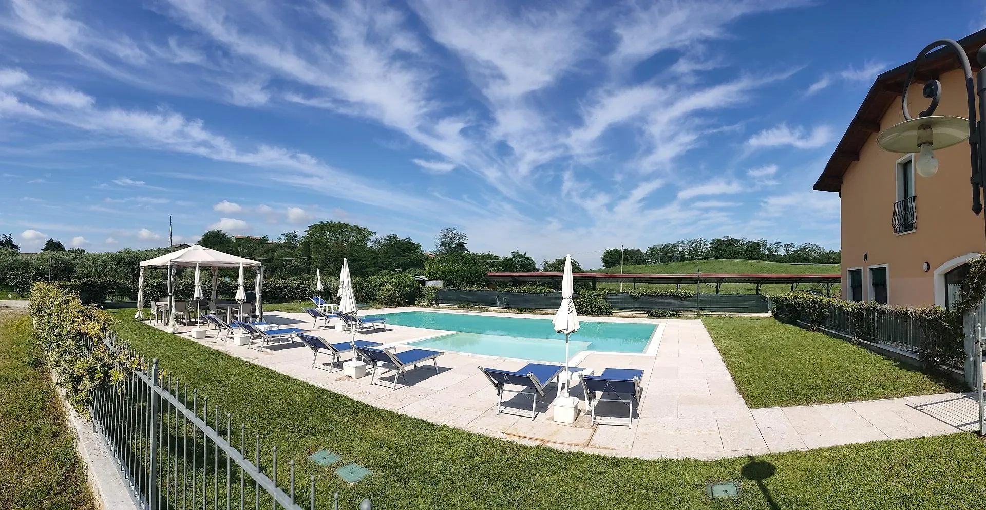 Hotel Agli Ulivi فاليجيو سول مينشيو 3*,